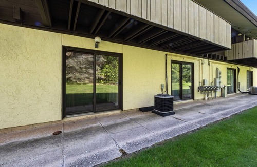 Boyne Falls Condo | Mountain Villa Condo 355 M| Short Walk to Slopes | Community Pool