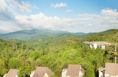 Gatlinburg Resort | MountainLoft Resort- 1 Bedroom, sleeps 4, close to Great Smoky Mountains NP