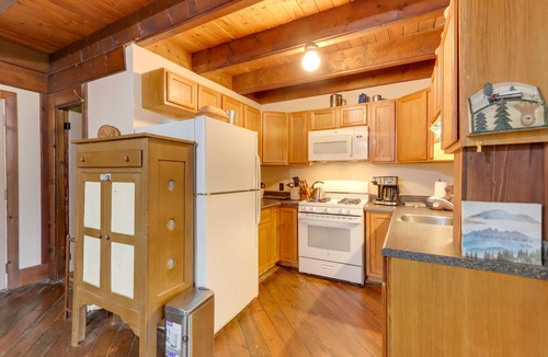Ellijay Cabin | Mountaintop Ellijay Cabin w/Private Hot Tub