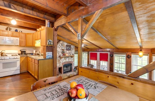 Ellijay Cabin | Mountaintop Ellijay Cabin w/Private Hot Tub