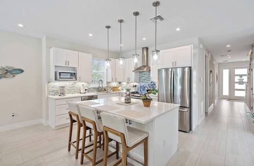 Southside House | Movie Theater, Heated Pool, & Sauna - Luxe 4BR