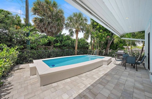 Southside House | Movie Theater, Heated Pool, & Sauna - Luxe 4BR