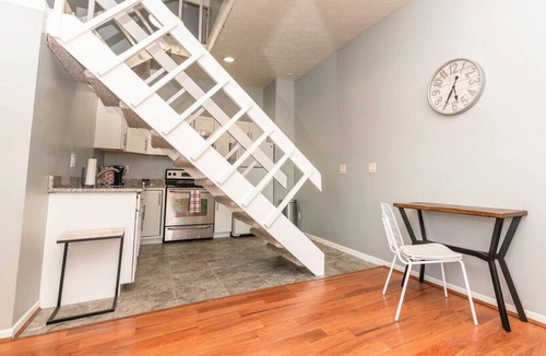 Mount Adams Apartment | Mt. Adams 1BR Great Location! Steps from Monastery