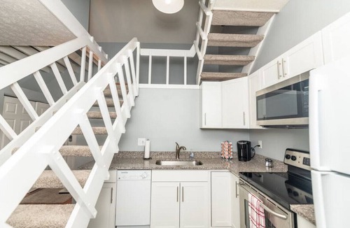 Mount Adams Apartment | Mt. Adams 1BR Great Location! Steps from Monastery
