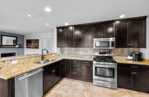 La Porte House | MTM Premier, Hot Tub, 5-Bedroom, 2 King Beds