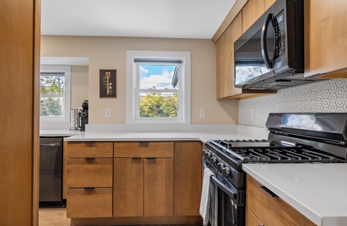 La Porte House | MTM Premier, Modern 3 Bedroom, 2 1/2 baths