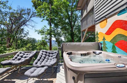 Swannanoa House | Mtn Cabin w Sauna & Hot Tub Outdoor Fun