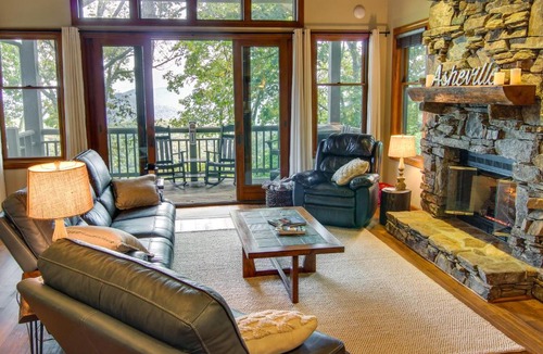 Mountain Air House | Mtn-View Condo w/Screened Porch in Burnsville!