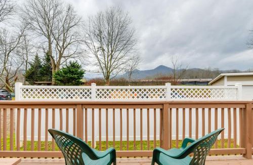Waynesville House | Mtn-View Deck! Resort Cabin 12 Mi to Waynesville