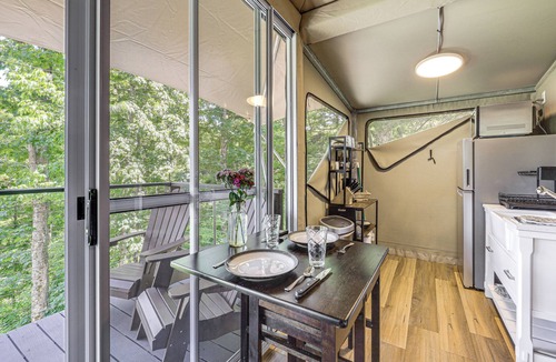 Vilas Cottage | Mtn-view Deck: Scenic Glamping Getaway Near Boone!