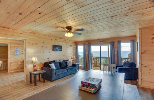 Flat Rock House | Mtn-View Gem: Flat Rock Retreat w/Deck & Grill!