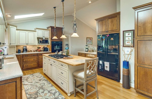 Laurel Park House | Mtn-View Hilltop Home, 5 Mi to Hendersonville