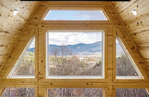 Sevierville Cabin | Mtn Views · Movie Theater · Games · Hot Tub · Pets