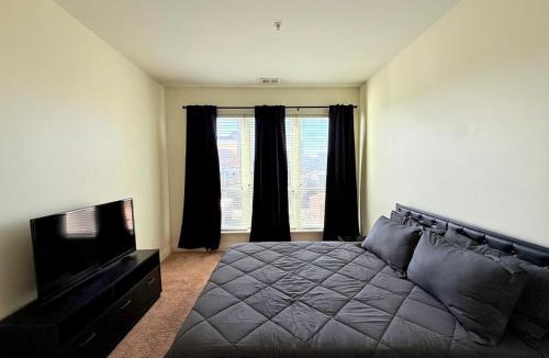 Cole-Noble District Apartment | Multi Unit Downtown Penthouse Suite for 6