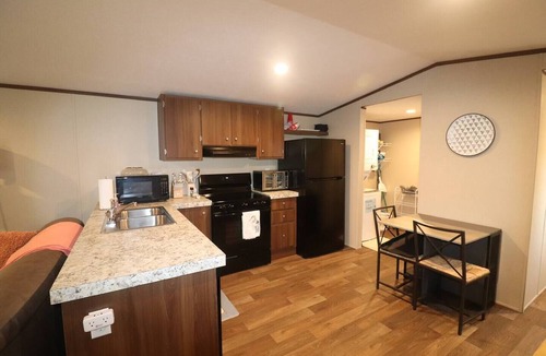 Prosperity House | Murray Cove Retreat - RV Ready Waterfront Oasis