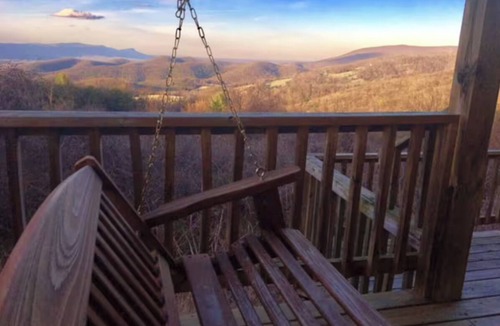 Rileyville Cabin | Mystic Mountain-Secluded Log Cabin with Amazing Views and Inviting Hot Tub