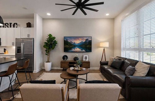 Cleveland Park Condo | Nashville Group Stay 2 Homes Sleeps 28