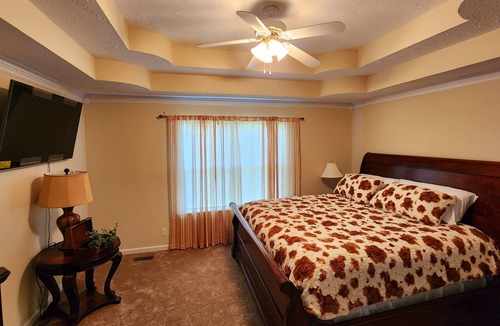 Antioch House | Nashville's Glory Land Bash of Music City. 6 miles from Nashville airport.