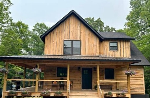 Lansing Cabin | National Park, Huge Hot Tub, Private Retreat
