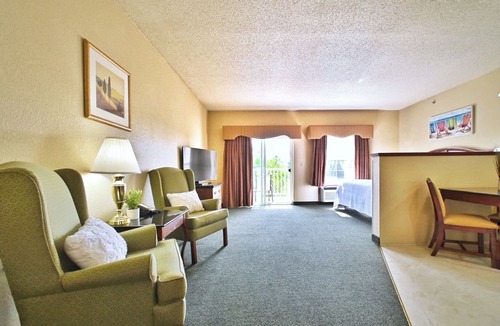 Pembine Hotel | Nature Family Getaway! 2 Spacious Suites w/Pool, Spa & Free Parking!