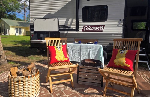 Jupiter House | Nature Getaway in Jupiter Farms Cozy 24 Foot RV, fully equipped with WiFi, AC