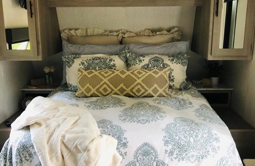 Jupiter House | Nature Getaway in Jupiter Farms Cozy 24 Foot RV, fully equipped with WiFi, AC