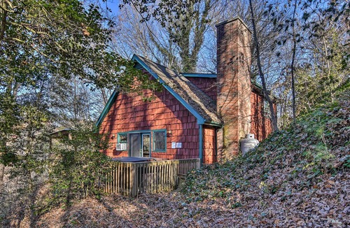 Whittier Cottage | 'nature's Retreat' w/Hot Tub: 7 Mi to Bryson City