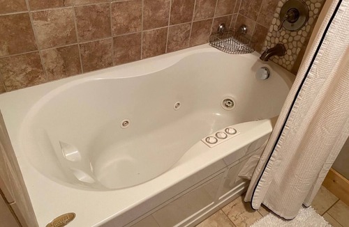 Cashiers House | Natureview Hideaway Deluxe Apt in Cashiers