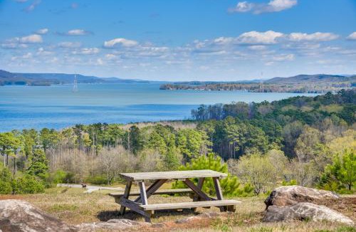 Guntersville House | Nautical Retreat at Kudzu Cove Cabins Resort