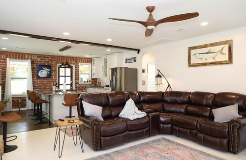Navy Point House | Navy Point Home & game room, near NAS & downtown - Beaches