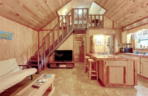 Newnata Cottage | Near Blanchard Springs! Classic Cabin in the Woods