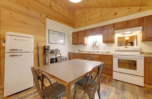 Cosby Cottage | Near Gsmnp Trails: Romantic Creekside Cabin