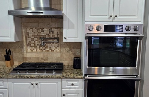 Acworth House | Near LakePoint! Spacious 3-Story Retreat