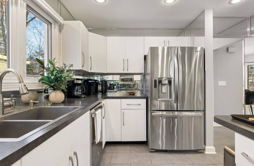 Columbia House | Near Mizzou. Clean. King Beds. Modern. Peaceful. Game Room. Easy Parking.