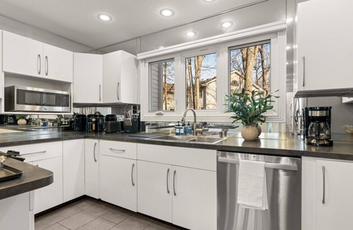 Columbia House | Near Mizzou. Clean. King Beds. Modern. Peaceful. Game Room. Easy Parking.