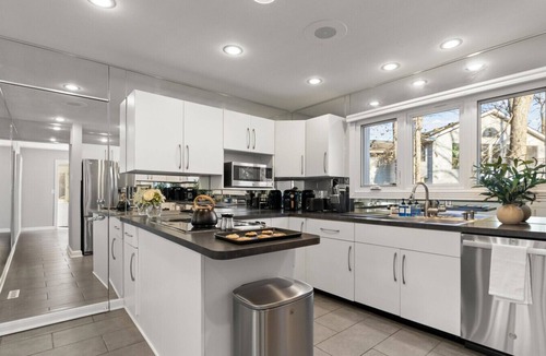 Columbia House | Near Mizzou. Clean. King Beds. Modern. Peaceful. Game Room. Easy Parking.