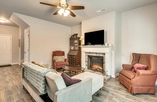 Newnan House | Near Parks, Dining & Shopping! Newnan Family Home