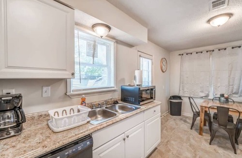 Memphis House | Near Parks & Shopping- Hickory Ridge Hideaway