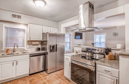 Memphis House | Near Parks, Zoo, & Downtown! Colonial Acres Abode