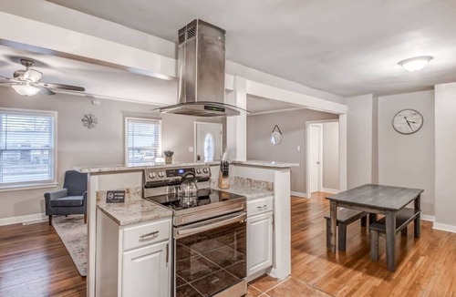 Memphis House | Near Parks, Zoo, & Downtown! Colonial Acres Abode