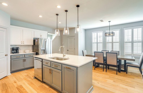 Oxford House | Near Square & Campus: Modern Home w/Pool Access!