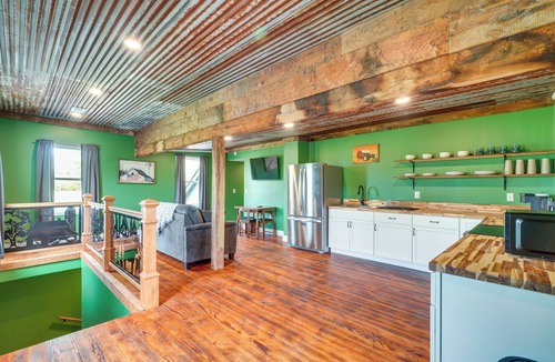 Treloar Apartment | Near Wineries: Country Condo in New Haven