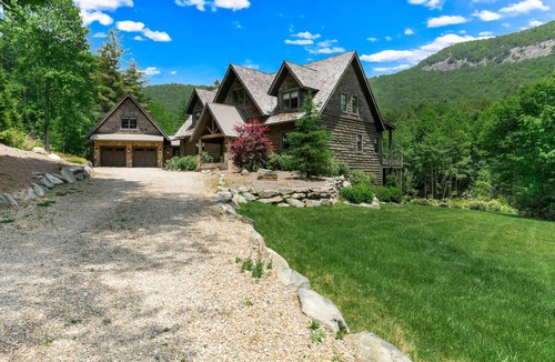 Highlands Cabin | Nearly Six Private Acres. A Spring-Fed Trout Pond. Shortoff MountainViews | Shortoff Mountain View