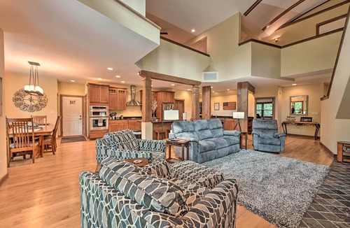 Rome House | Nekoosa Golf Course Retreat w/Hot Tub!