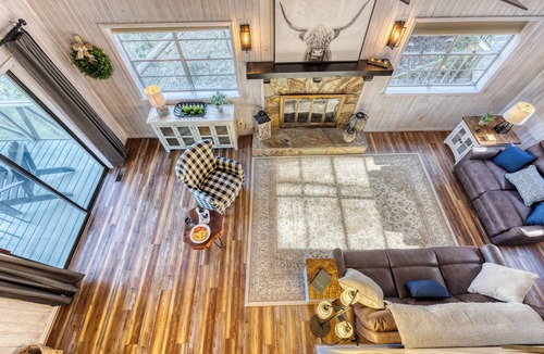 Raccoon Ridge Cabin | Neverland Retreat, River Views, Hot tub & Games