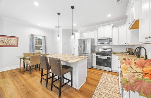 Drayton House | New 2024 Townhome | Bright & Modern Stay Close to Downtown Spartanburg