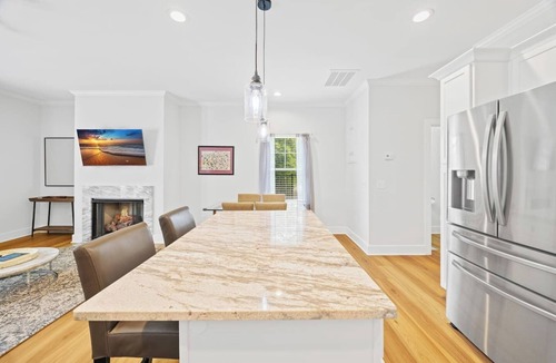 Drayton House | New 2024 Townhome | Bright & Modern Stay Close to Downtown Spartanburg