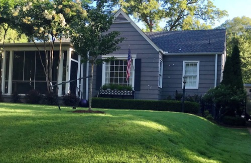 Oxford Cottage | New 3BR/2BA - Walk to Square. Ideal for Game Day & Family Stays
