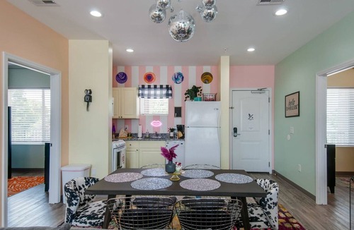 Maxwell Apartment | NEW 4 Bedroom Apt Near DT Walk to Restaurants