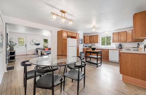 Oakley House | *New!* 5 mins to Biltmore & Asheville + Mtn Views!